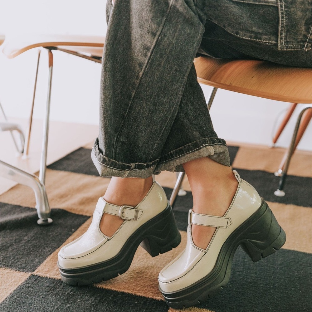 FREE PEOPLE MAYLA PLATFORM MARY JANES SIZE: 9 COLOR:  Antique Ivory NEW